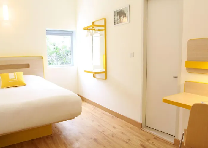 Standard Queen Room